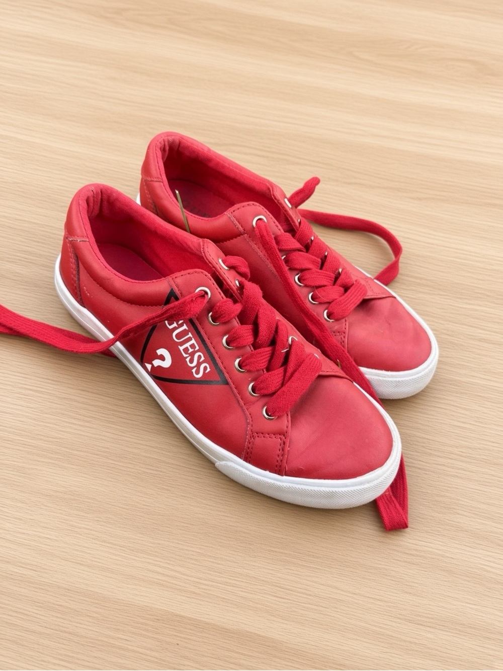GUESS Women’s Red Logo Low Top Sneakers Size 6.5M